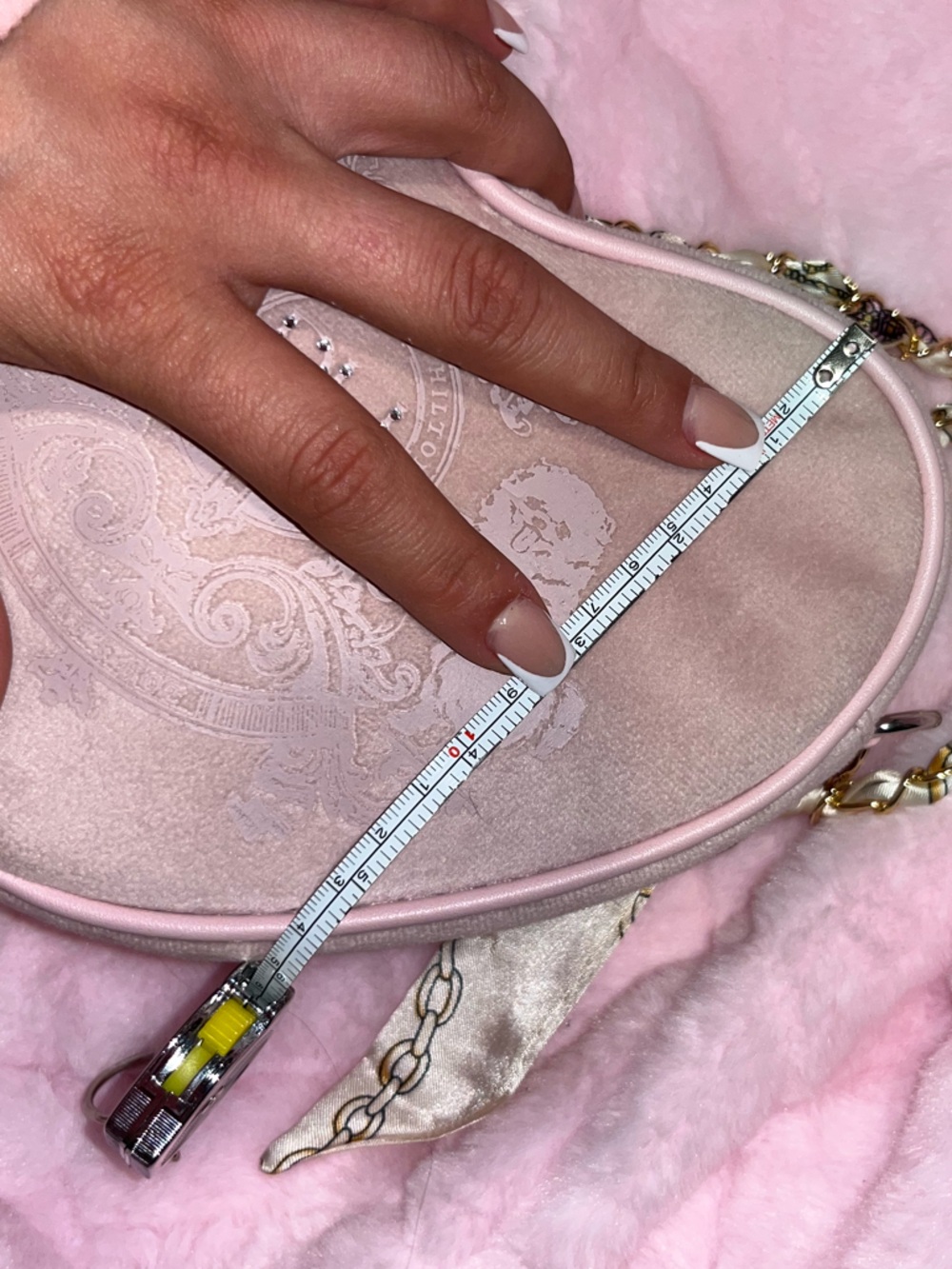 Paris Hilton Light Pink Heart-Shaped Bag - Picture 14 of 14